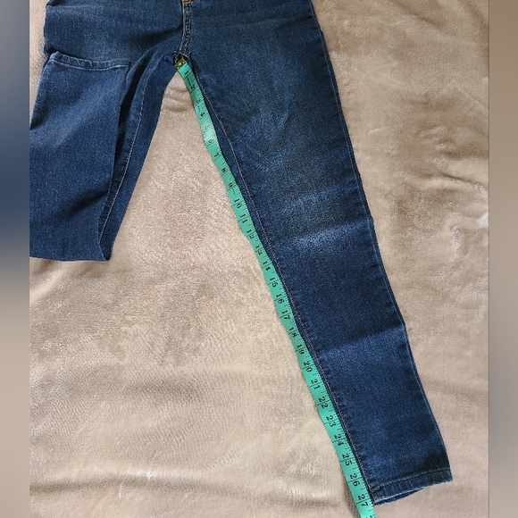 NWT Youth Levis - Picture 7 of 8